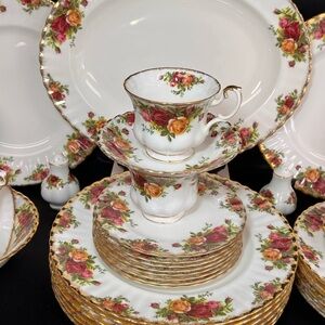Royal Albert OLD COUNTRY ROSE 5 piece set of 8 with servings